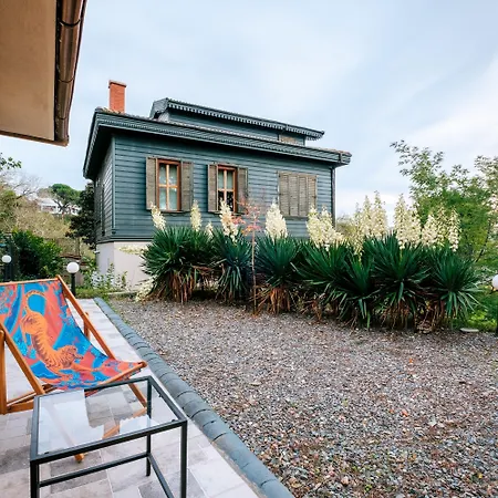 House With Garden And Bosphorus View In Kuzguncuk Villa