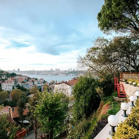 Βίλα House With Garden And Bosphorus View In Kuzguncuk Κωνσταντινούπολη