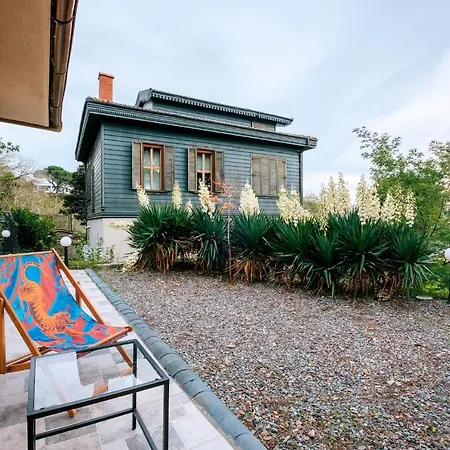 House With Garden And Bosphorus View In Kuzguncuk * Κωνσταντινούπολη