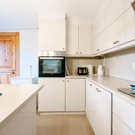 House With Garden And Bosphorus View In Kuzguncuk فيلة