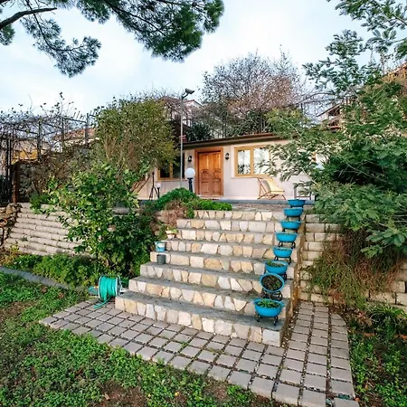 House With Garden And Bosphorus View In Kuzguncuk