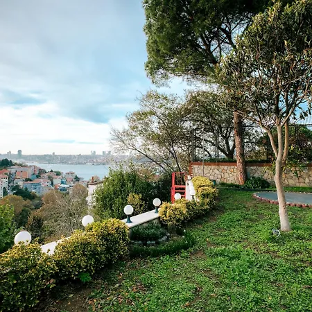 House With Garden And Bosphorus View In Kuzguncuk Villa Provincia di Istanbul